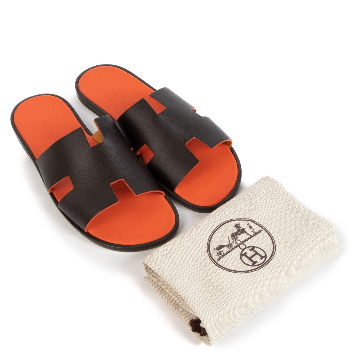 Shop safe online at Labellov in Antwerp, Brussels and Knokke these 100% authentic second hand Hermès Brown Izmir Sandals - size 44