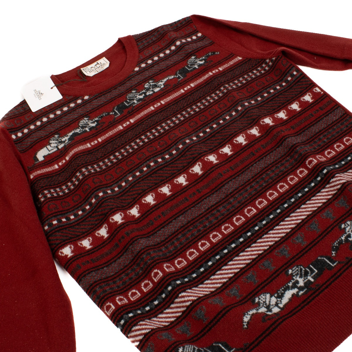 Shop safe online at Labellov in Antwerp, Brussels and Knokke this 100% authentic second hand Hermès Red Christmas Lana and Cashmere Sweater - size L.