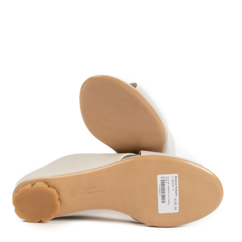 Ferragamo Lasa 10 Witte Sandalen - Maat 40 1/2