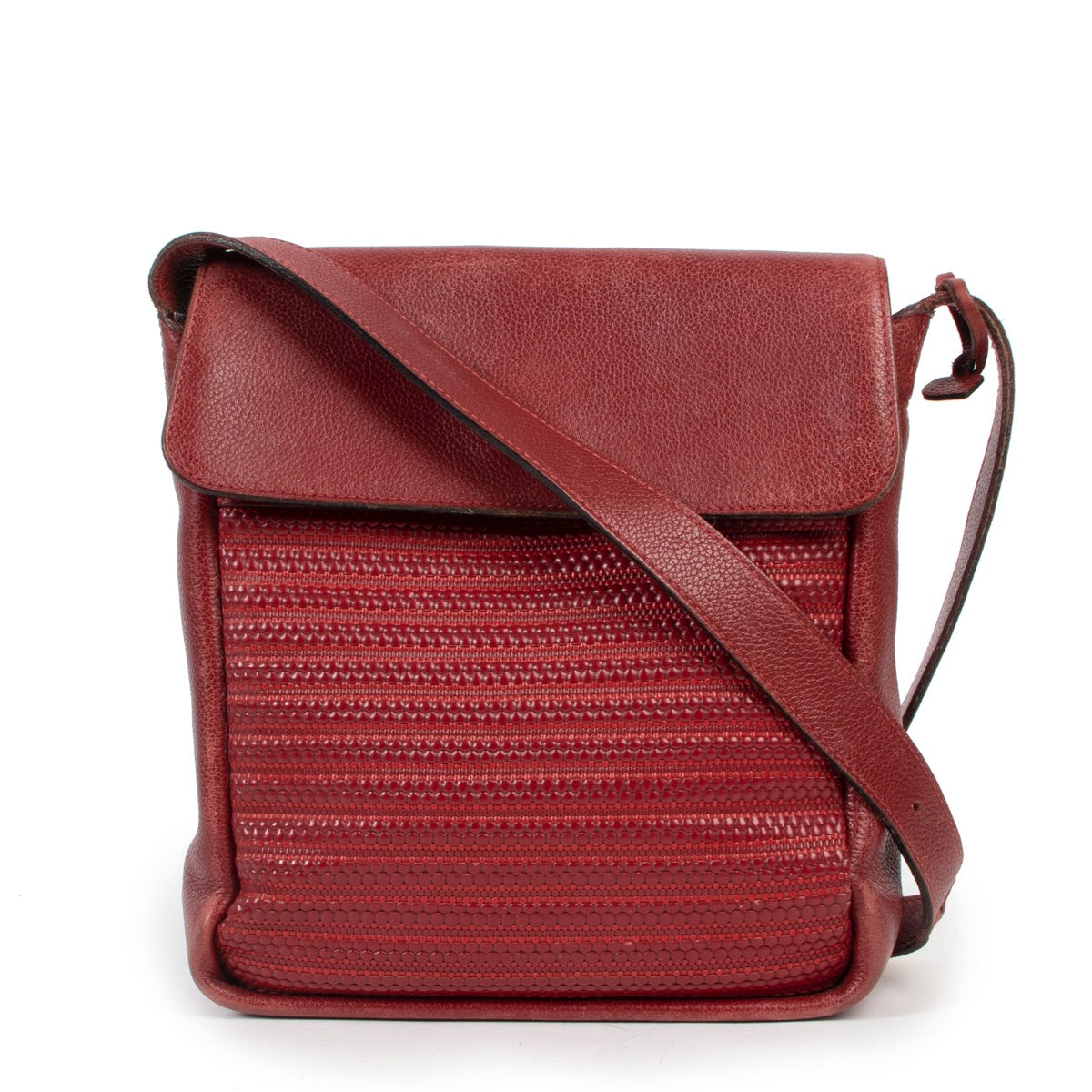 Shop safe online 100% authentic second hand Delvaux Red Toile de Cuir Bosphore Crossbody in very good condition at the right price at Labellov in Antwerp.