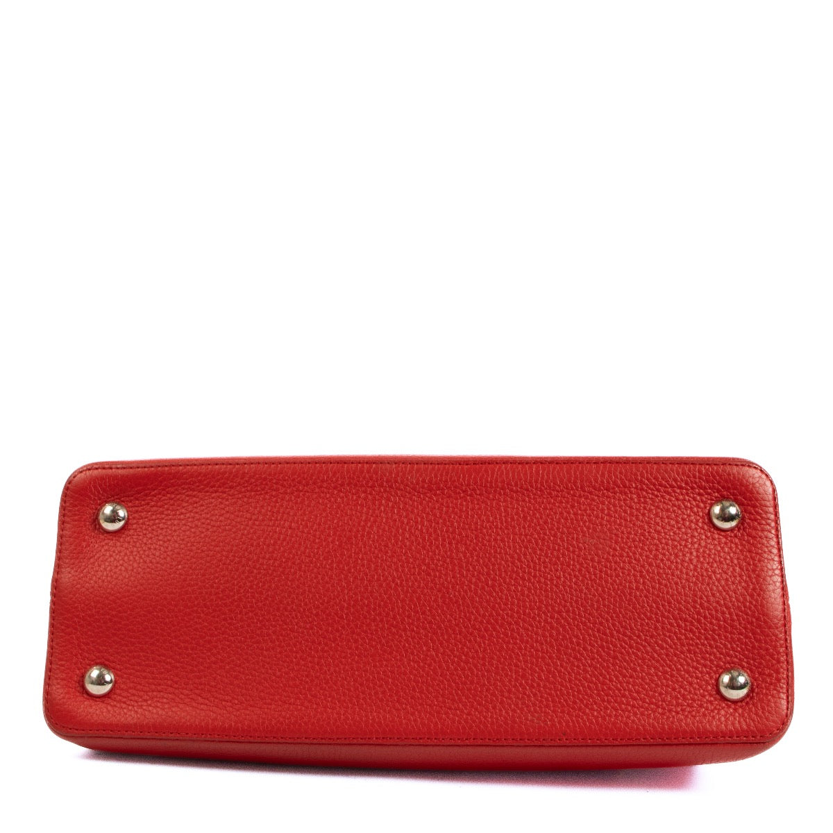 Shop safe online at Labellov in Antwerp, Brussels and Knokke this 100% authentic second hand Louis Vuitton Rubis Taurillon Leather Capucines MM Top Handle