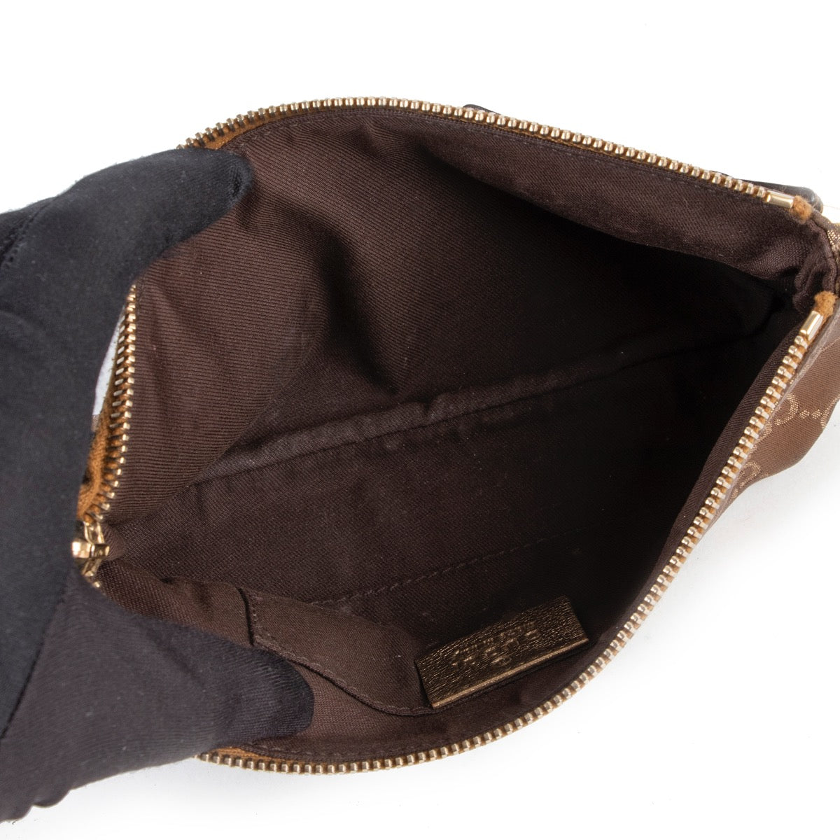 Shop safe online authentic second hand Gucci Gold Clutch pouch. Buy online Gucci Gold Clutch in a safe way. Shop Gucci Gold Clutch online safely.