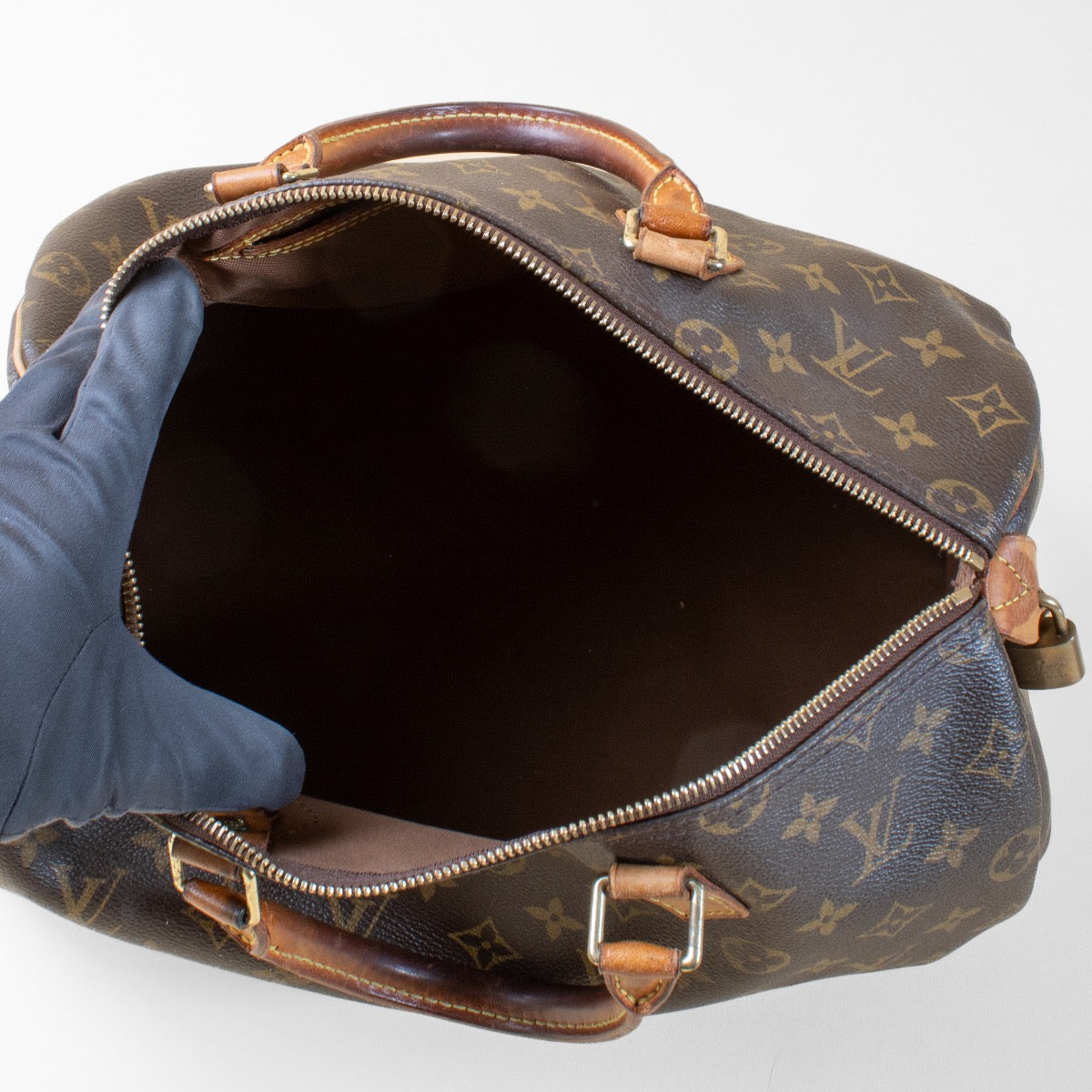 Shop 100% authentic second hand Louis Vuitton Monogram Speedy 35 on Labellov.com