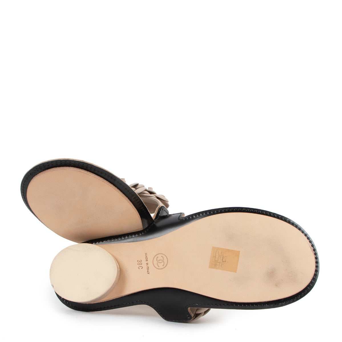 Buy online authentic second hand Chanel Spring 2014 Camellia Sandals - Size 39 in very good condition at Labellov in Antwerp
