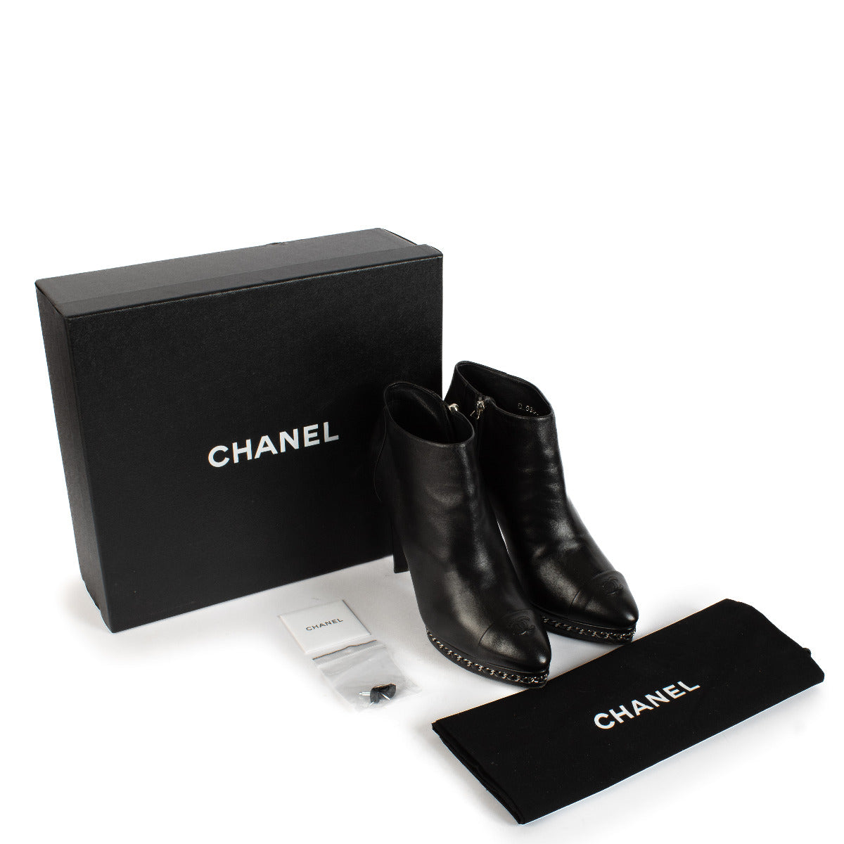 Heel measures 10.5 cm.
