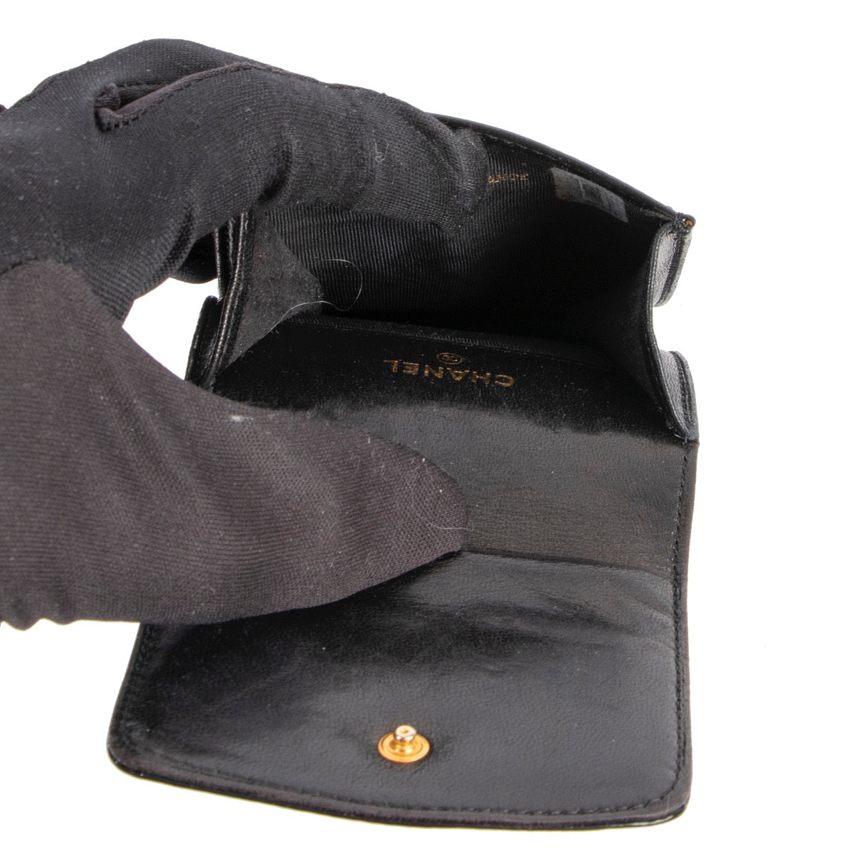 Chanel Black Patent Case now available at Labellov and ready to be bought. 100% authenticity guaranteed.
