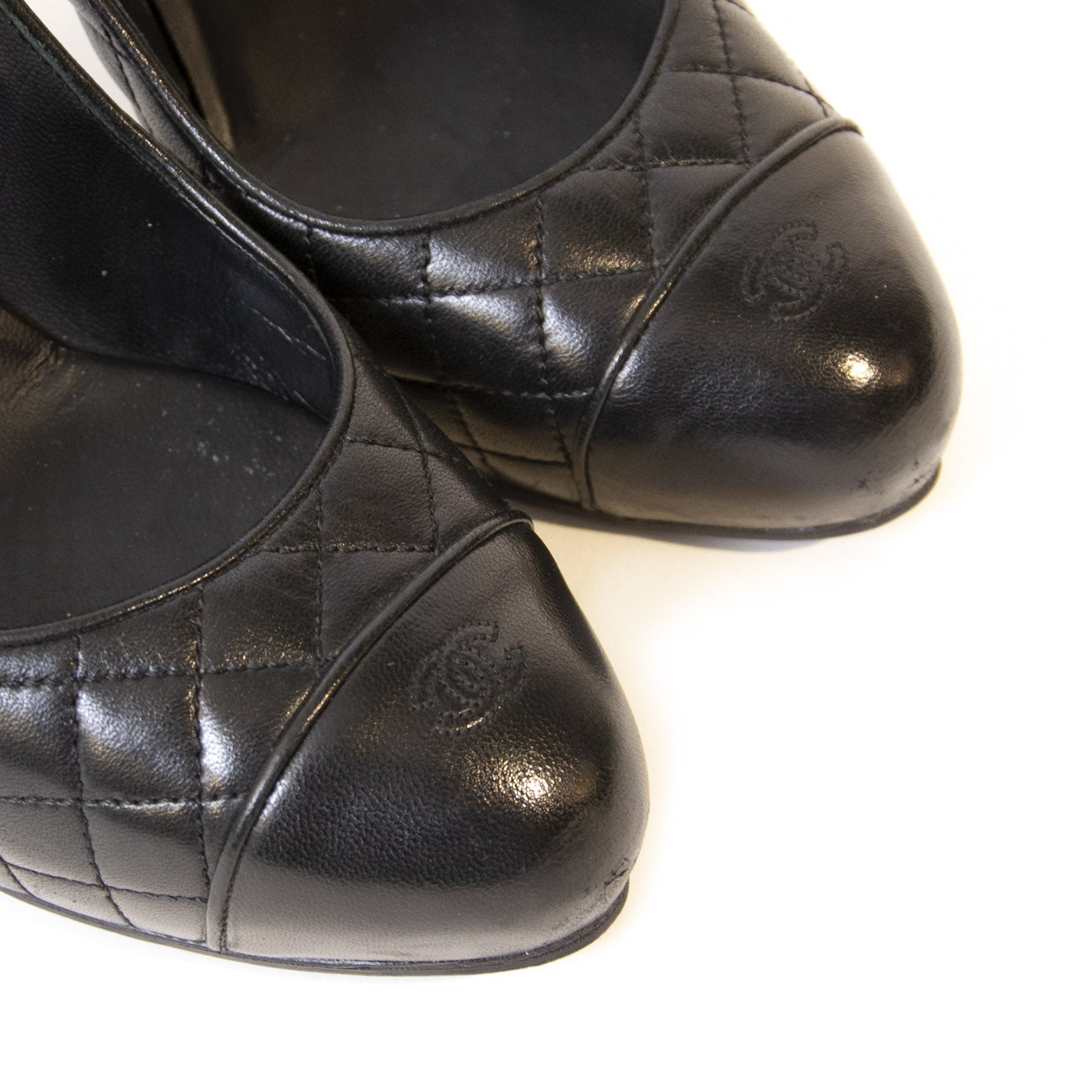Chanel Black Quilted Leather CC Pumps - Size 39