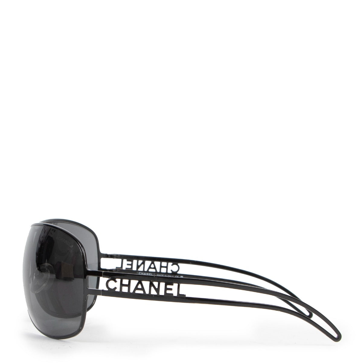 Buy and sell your designer items online or in store at Labellov Luxury. Get these Chanel Black Sunglasses now online.