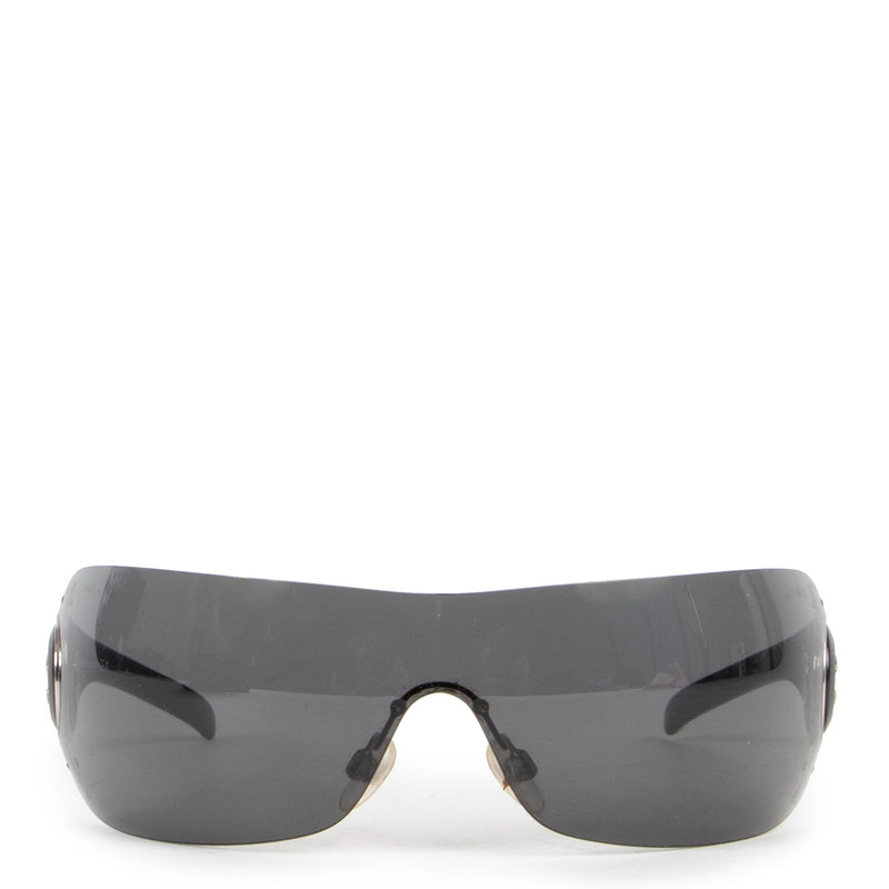 Chanel Glasses Black are now available online or in the showroom in Antwerp. Buy and sell your designer items and give it a secondlife