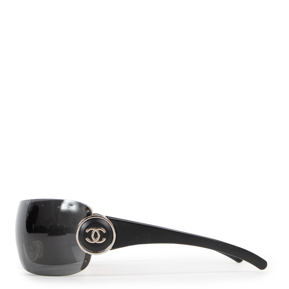Chanel Glasses Black are now available online or in the showroom in Antwerp. Buy and sell your designer items and give it a secondlife