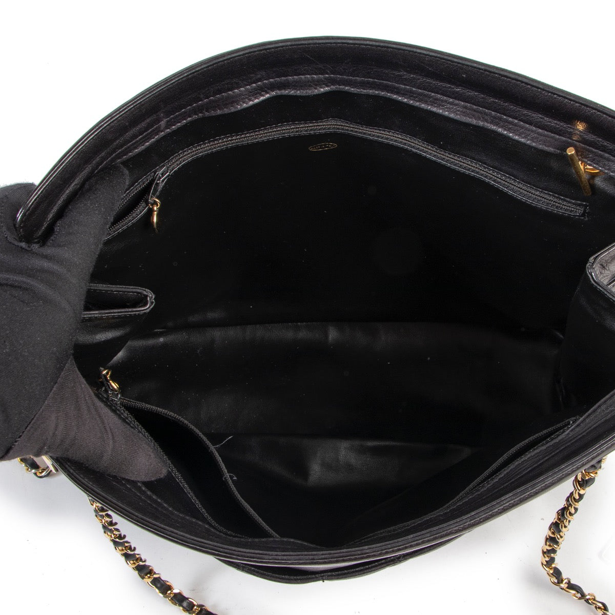 Now availabel to be bought at Labellov Luxury. buy and sell your designer items at Labellov for a reasonable price and with great service. Get this Chanel Vintage Black Quilted Shopper now online or in store