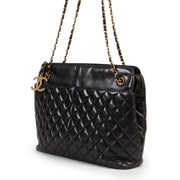 Now availabel to be bought at Labellov Luxury. buy and sell your designer items at Labellov for a reasonable price and with great service. Get this Chanel Vintage Black Quilted Shopper now online or in store