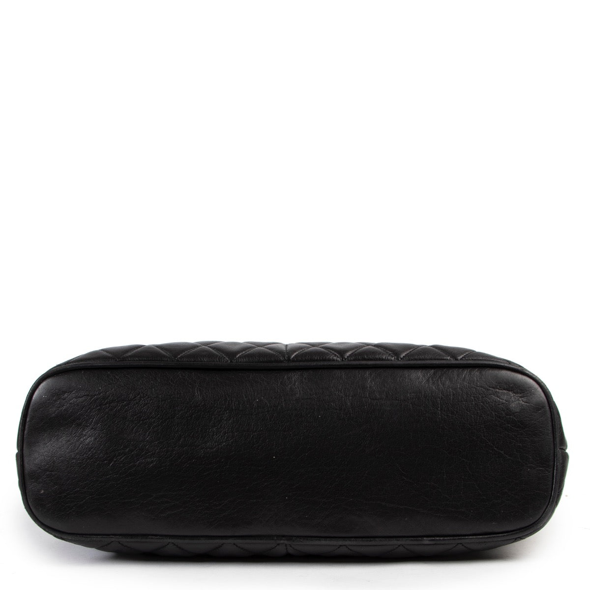 Now availabel to be bought at Labellov Luxury. buy and sell your designer items at Labellov for a reasonable price and with great service. Get this Chanel Vintage Black Quilted Shopper now online or in store