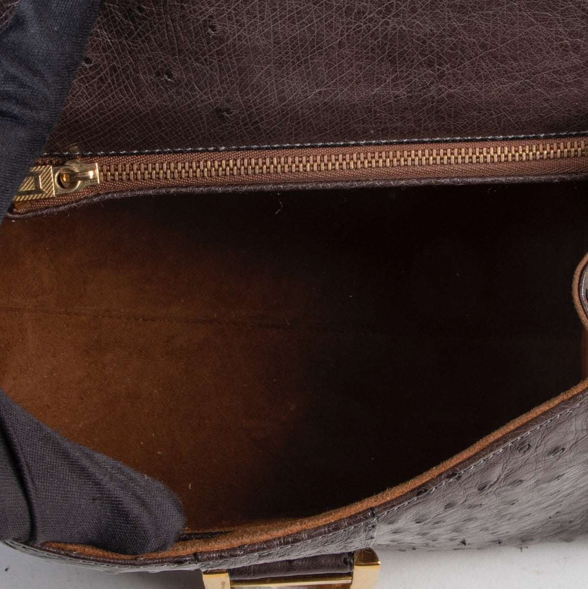 Delvaux Taupe Brillant PM Ostrich available at Labellov Antwerp for a fair and reasonable price online or in store. Step by and shop designer items such as the Delvaux Brillants.