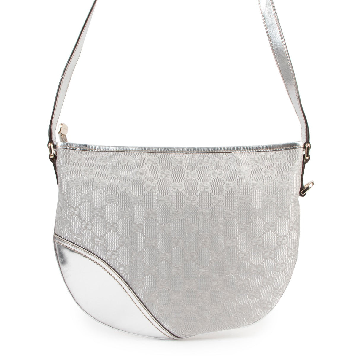 Buy online authentic second hand Gucci Silver GG Canvas Britt Messenger Crossbody Bag in very good condition at Labellov in Antwerp