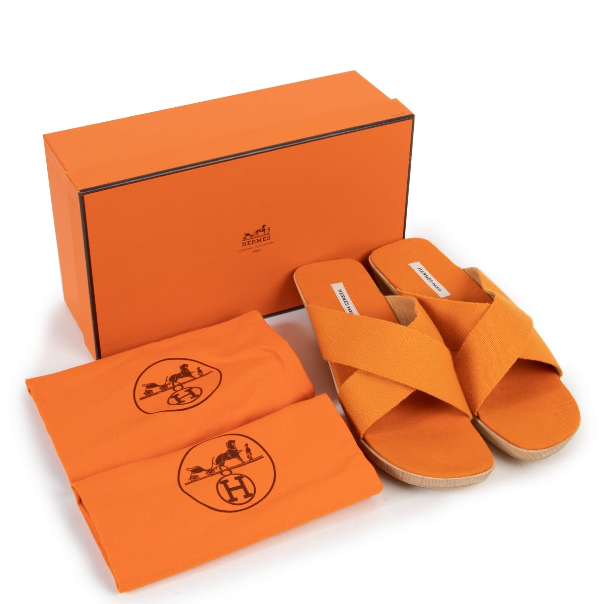 Hermès Orange Crisscross Wooden Slides Sandals - Size 40 are now available at Labellov online or in our showroom. Buy and sell your designer items for a reasonable price and in very good condition.