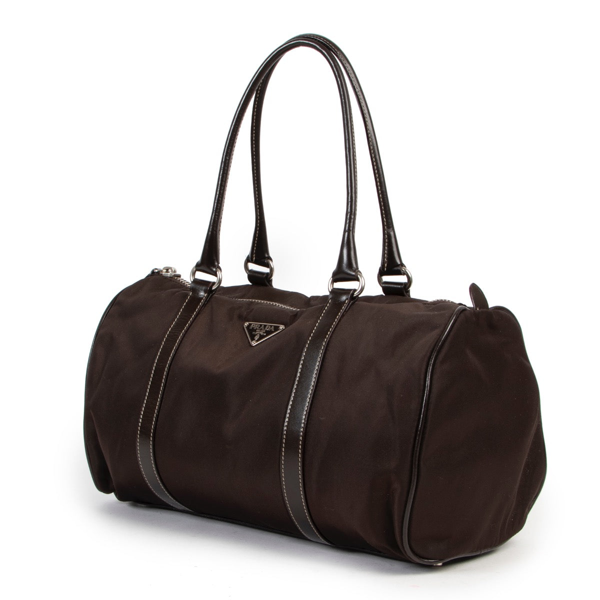 Buy and sell designer items at Labellov Luxury. Get this Prada Brown Nylon Duffle Bag online or in the showroom in Antwerp.