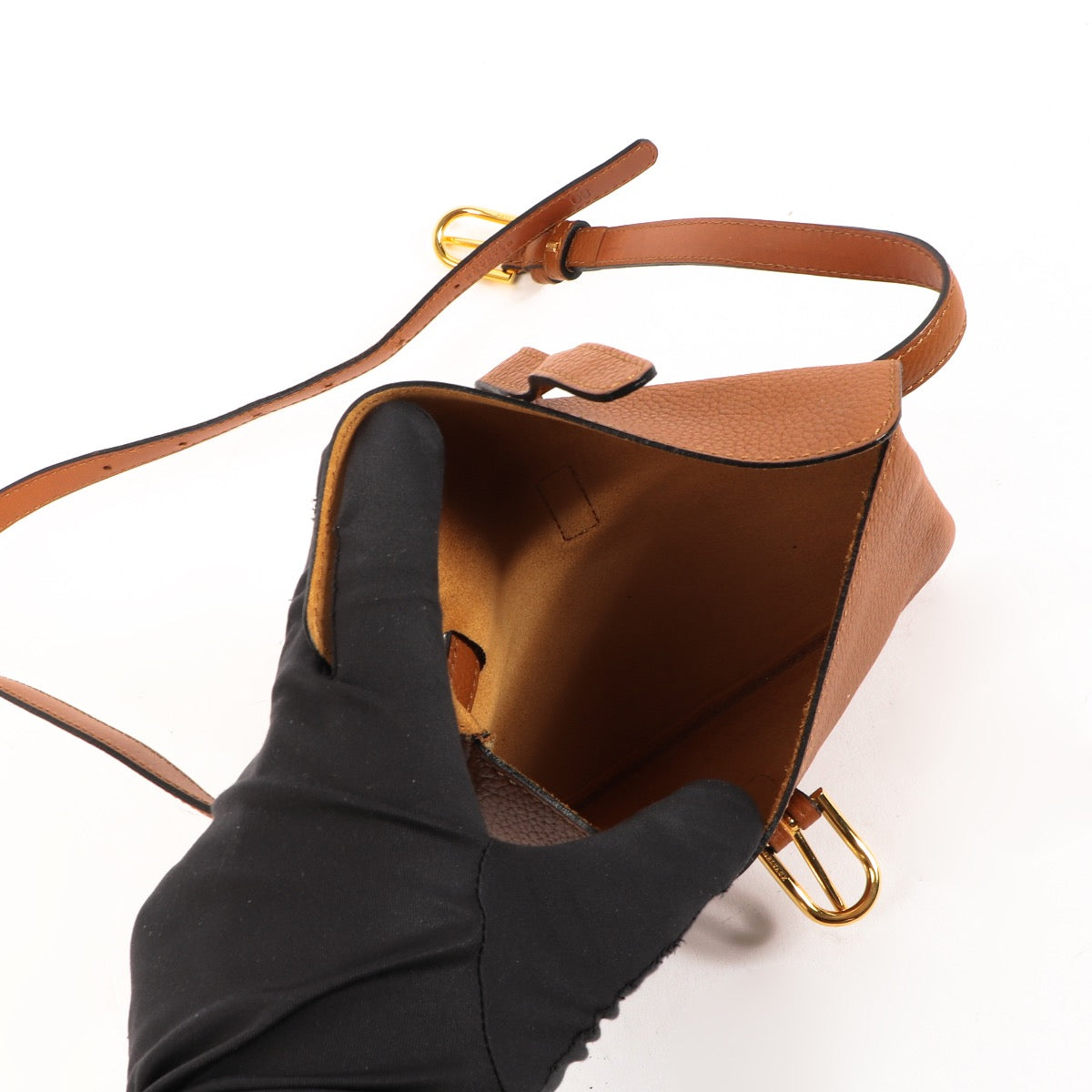 Shop safe online at Labellov in Antwerp, Brussels and Knokke this 100% authentic second hand Delvaux Cognac Leather Belt Bag - size 80