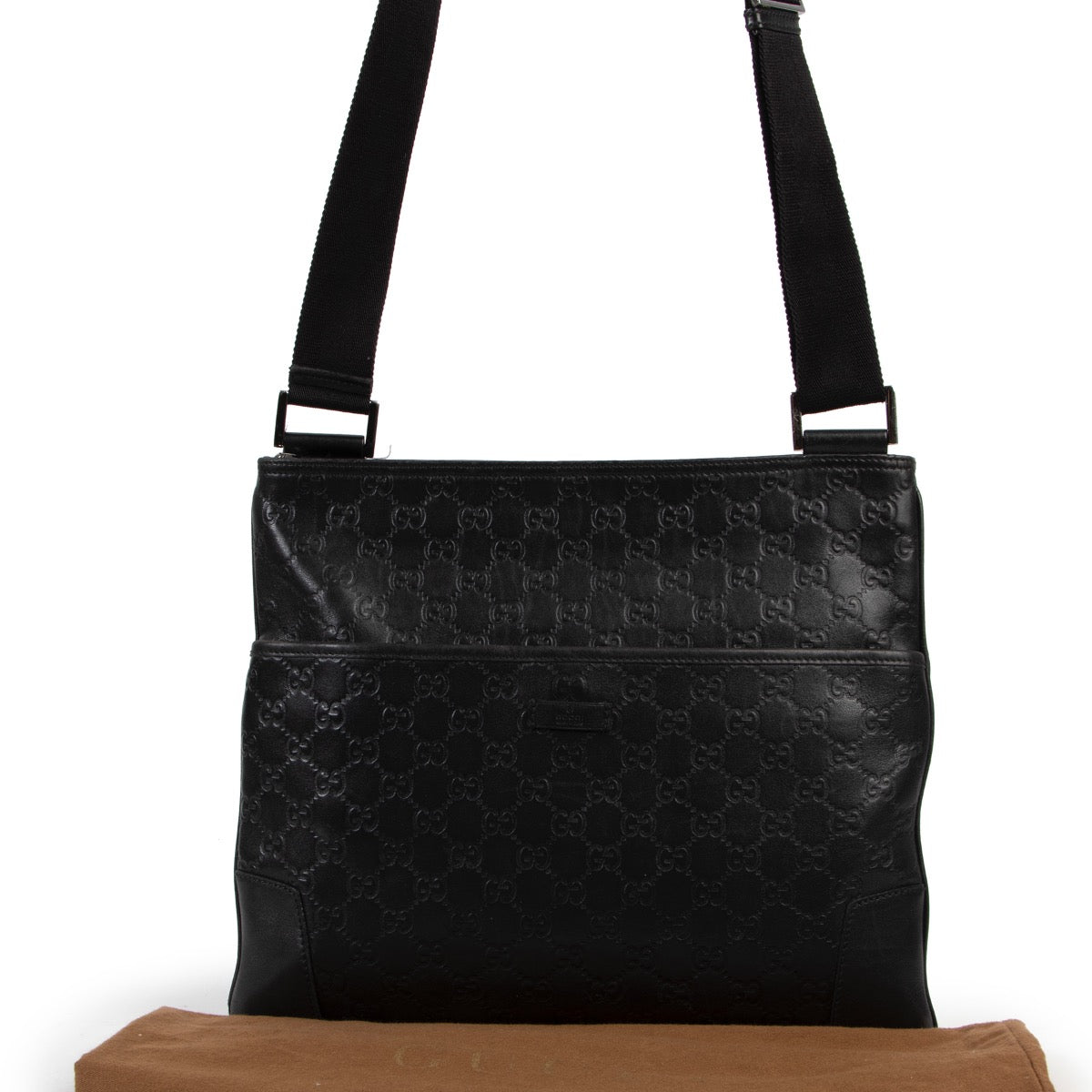Shop safe online 100% authentic second hand Gucci Black Guccissima Messenger Bag in very good condition at Labellov in Antwerp.