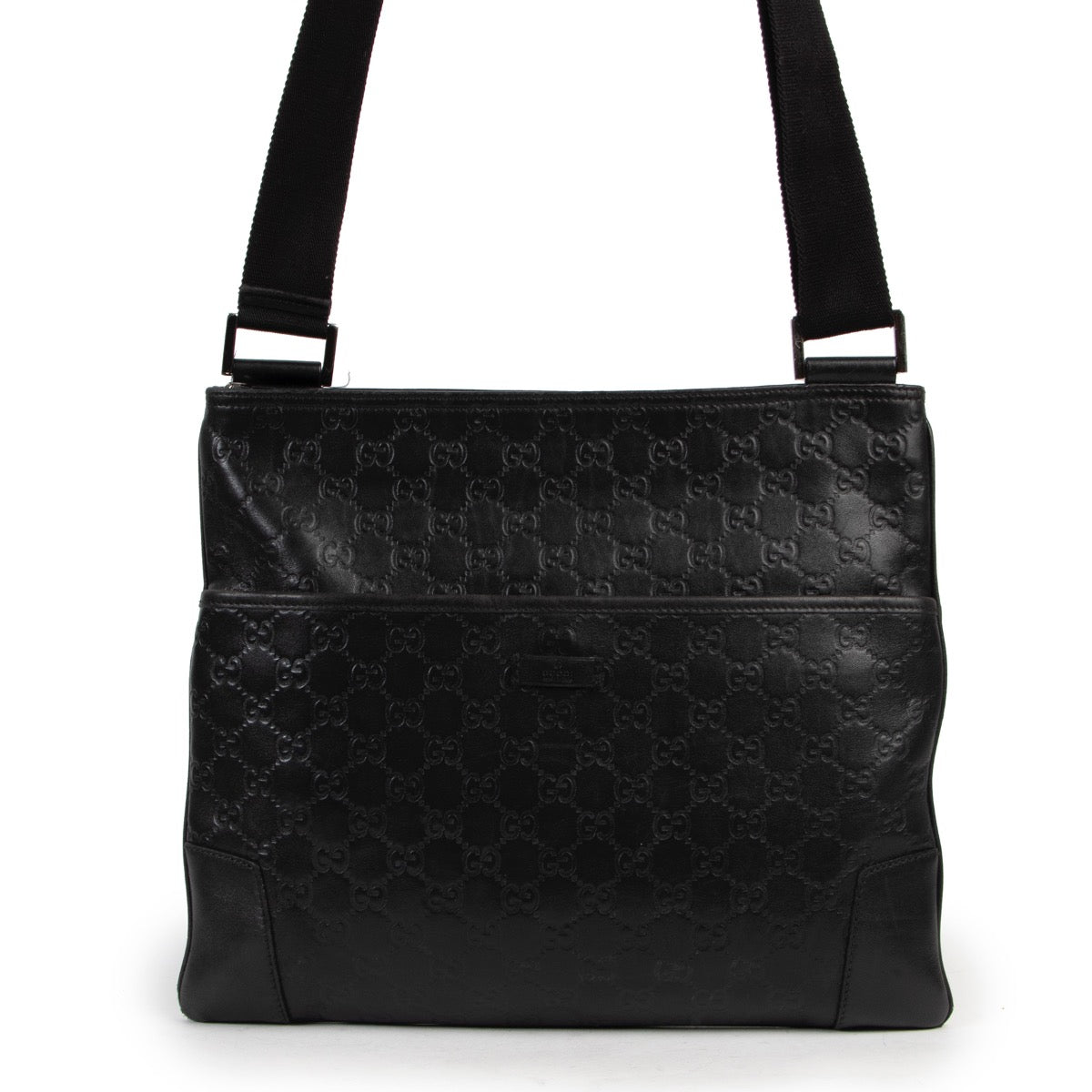 Shop safe online 100% authentic second hand Gucci Black Guccissima Messenger Bag in very good condition at Labellov in Antwerp.