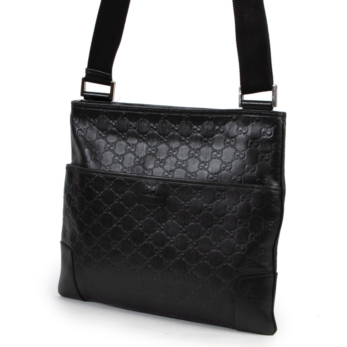 Shop safe online 100% authentic second hand Gucci Black Guccissima Messenger Bag in very good condition at Labellov in Antwerp.