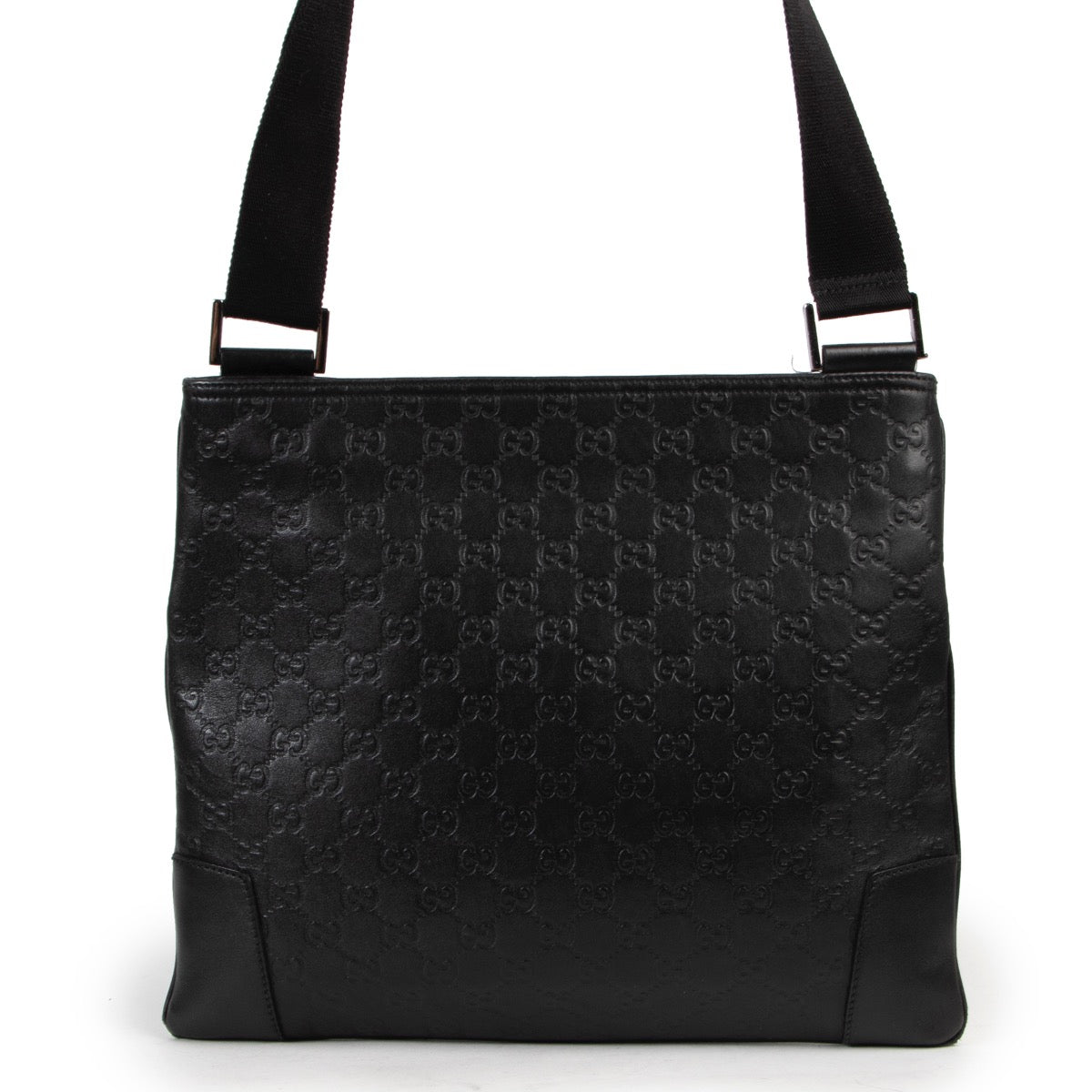Shop safe online 100% authentic second hand Gucci Black Guccissima Messenger Bag in very good condition at Labellov in Antwerp.