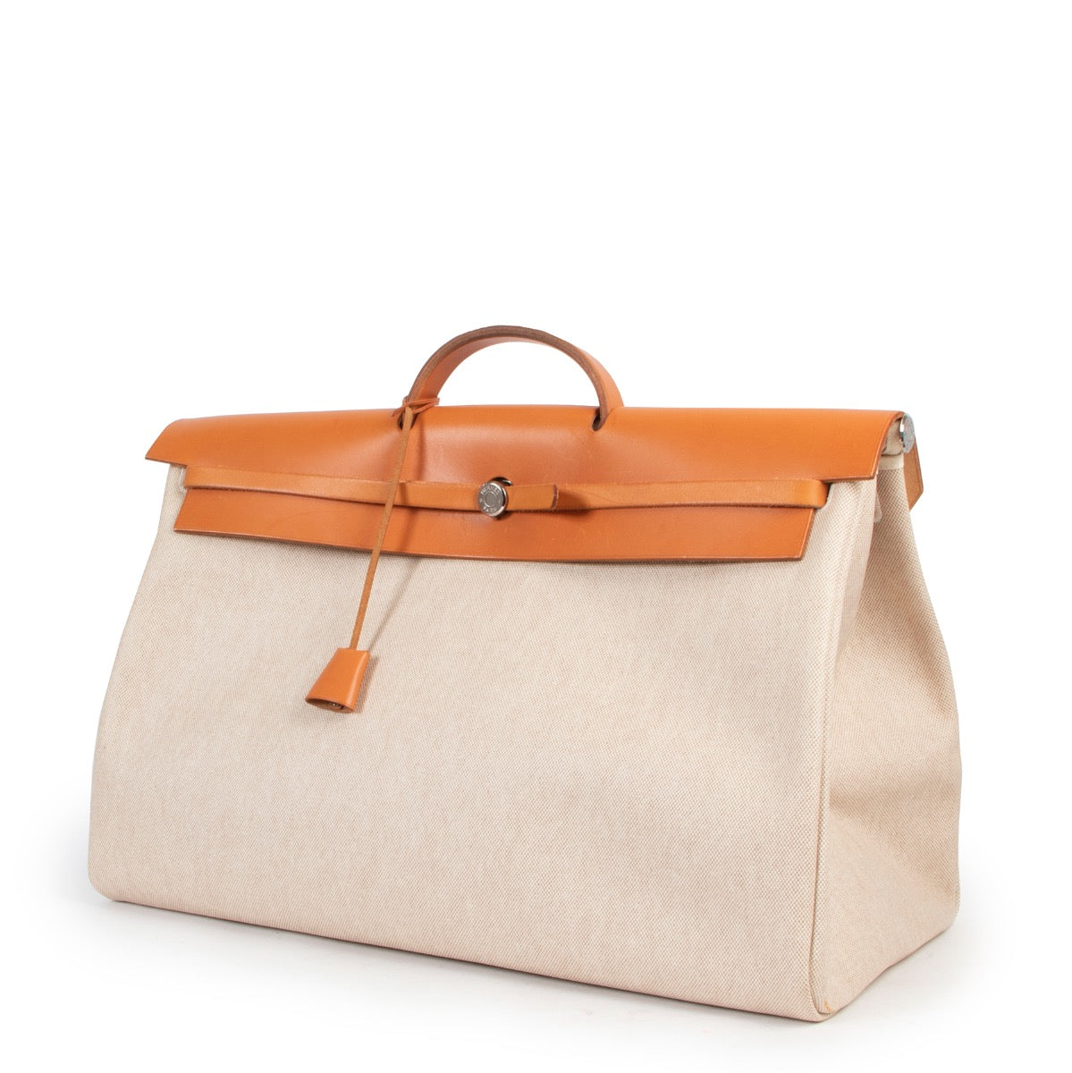 Shop safe online at Labellov in Antwerp this 100% authentic second hand Hermès Herbag Top Handle 2-in-1 Travel Bag in very good condition.