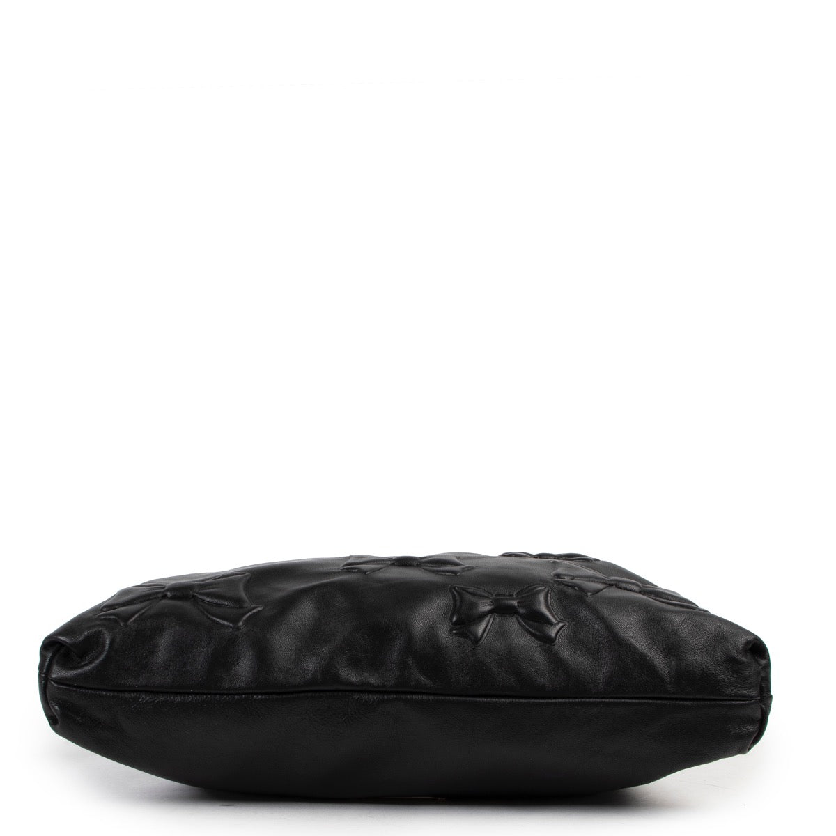 Red Valentino Black Leather Tote Bag now available at Labellov for a reasonable price and in very good condition. Shop 24/7 online or come by in our showroom in Antwerp