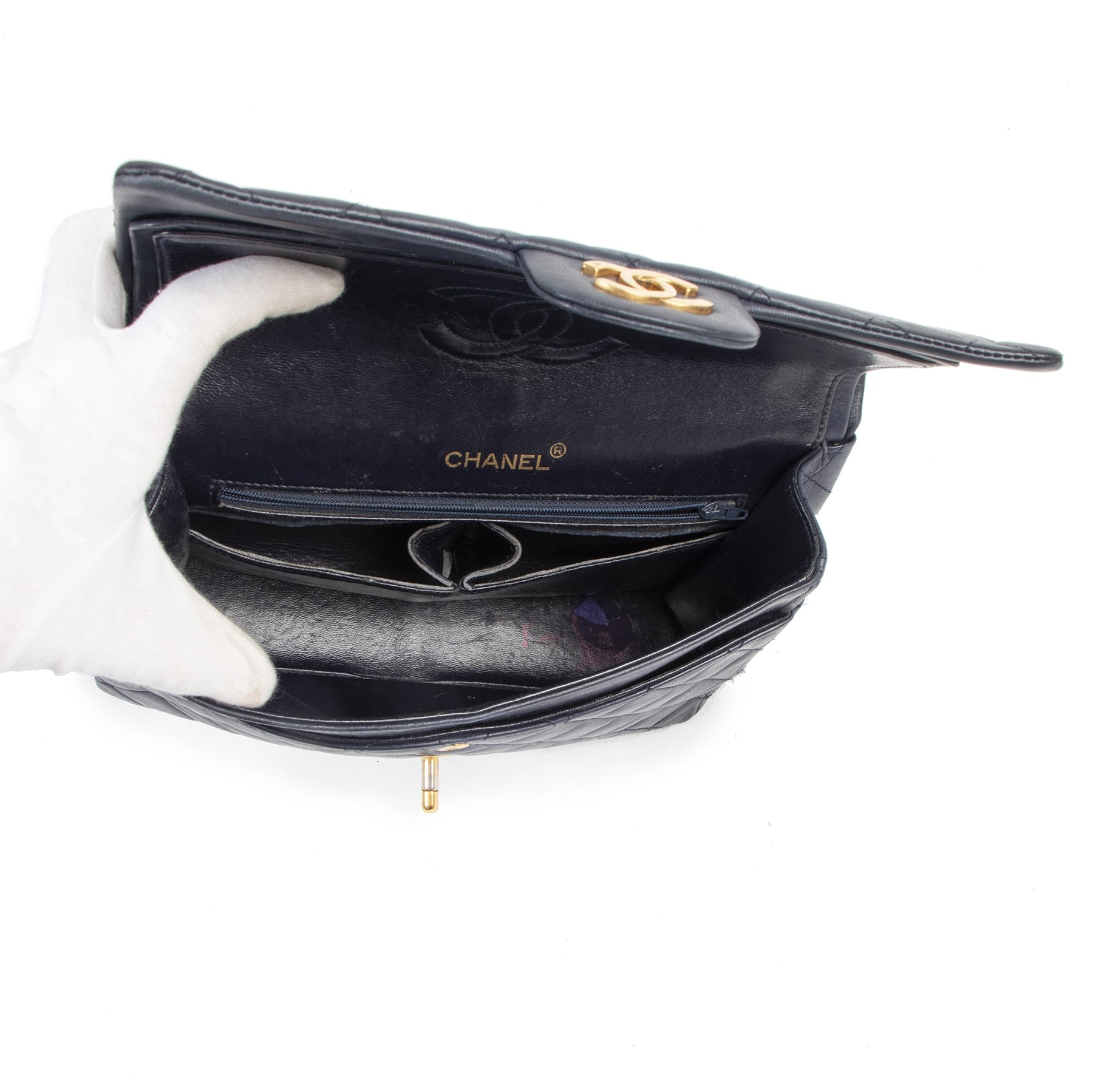 Chanel Navy Blue Classic Flap Bag pour le meilleur prix che Labellov à Anvers