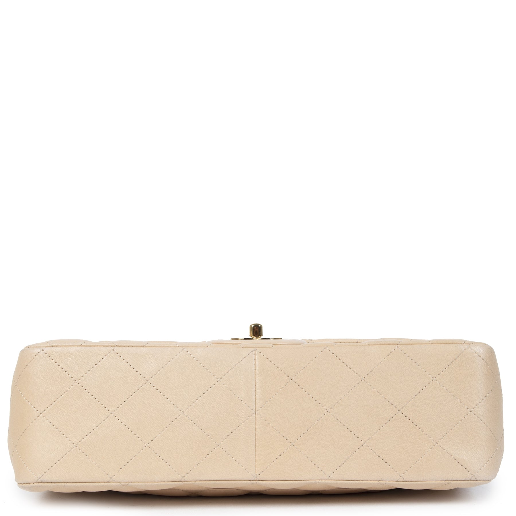 Buy authentic secondhand Chanel Beige Lambskin Classic Single Flap Jumbos at the right price at LabelLOV vintage webshop. Safe and secure online shopping. Koop authentieke tweedehands Chanel Beige Lambskin Classic Single Flap Jumbo met de juiste prijs bij
