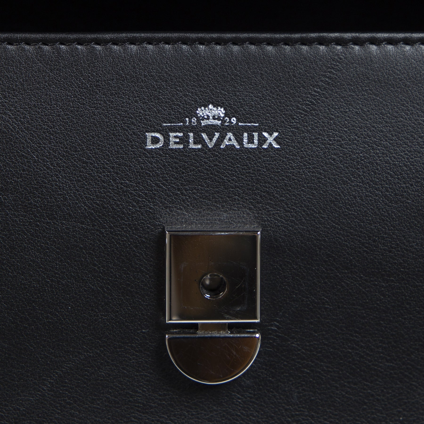 Are you interested in a 100% authentic Delvaux Tempête Black MM ? Buy safely at Labellov