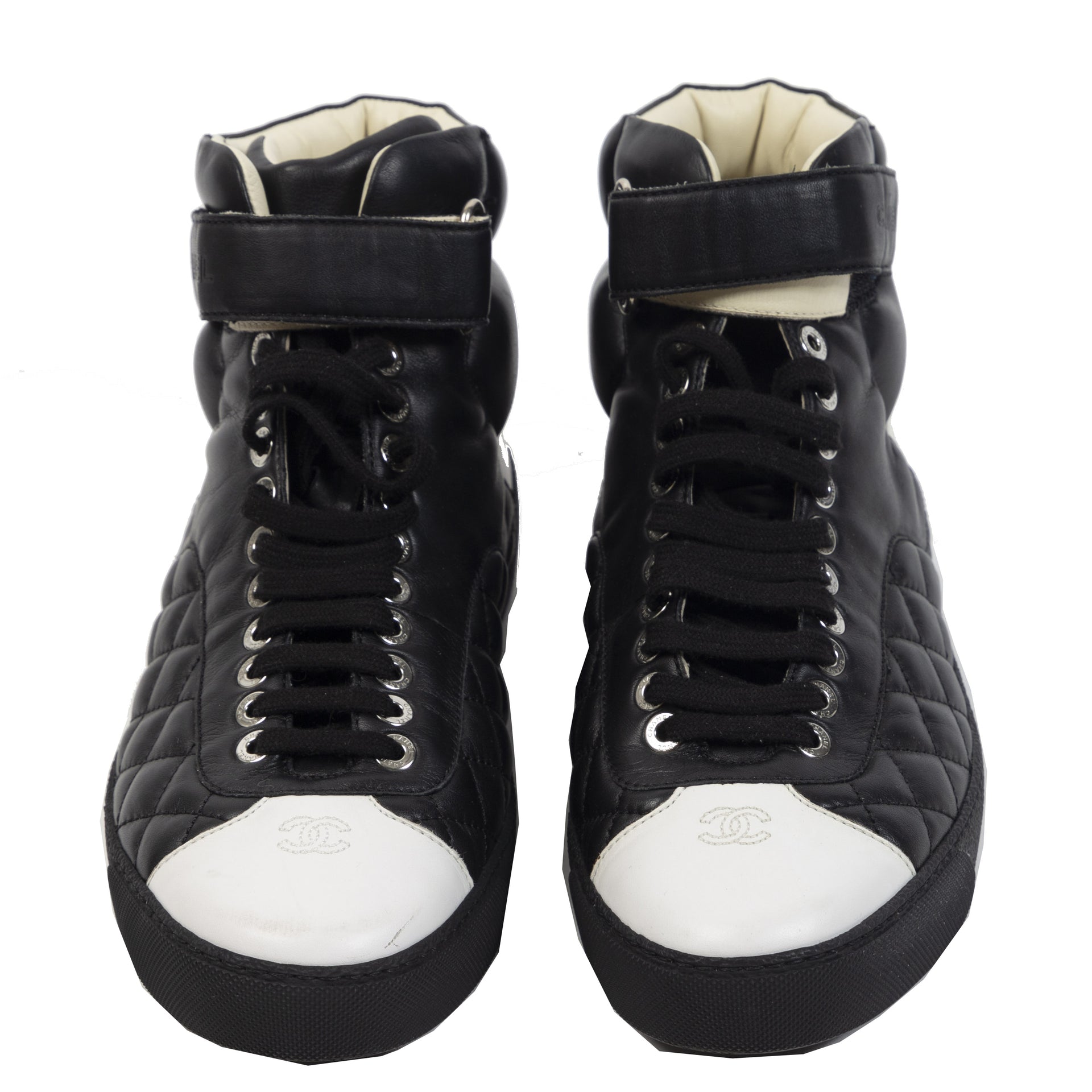 Authentieke Tweedehands Chanel Black Leather Quilted Sneakers juiste prijs veilig online shoppen luxe merken webshop winkelen Antwerpen België mode fashion