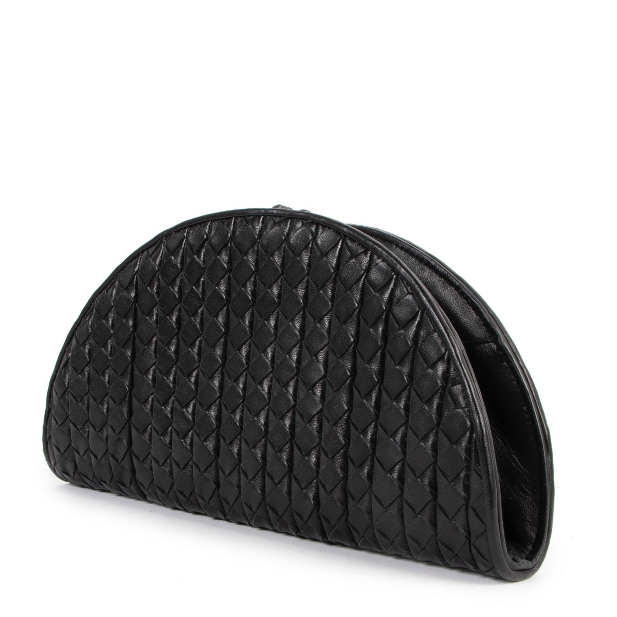 Buy an authentic second hand Bottega Veneta Black Leather Intrecciato Clutch in very good condition at Labellov.