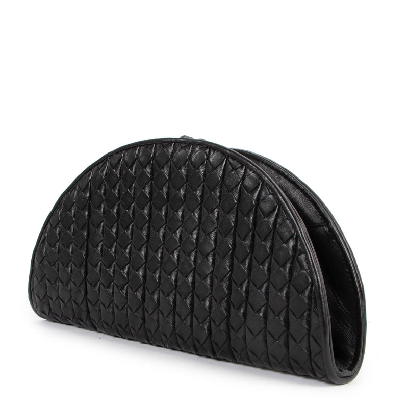 Buy an authentic second hand Bottega Veneta Black Leather Intrecciato Clutch in very good condition at Labellov.
