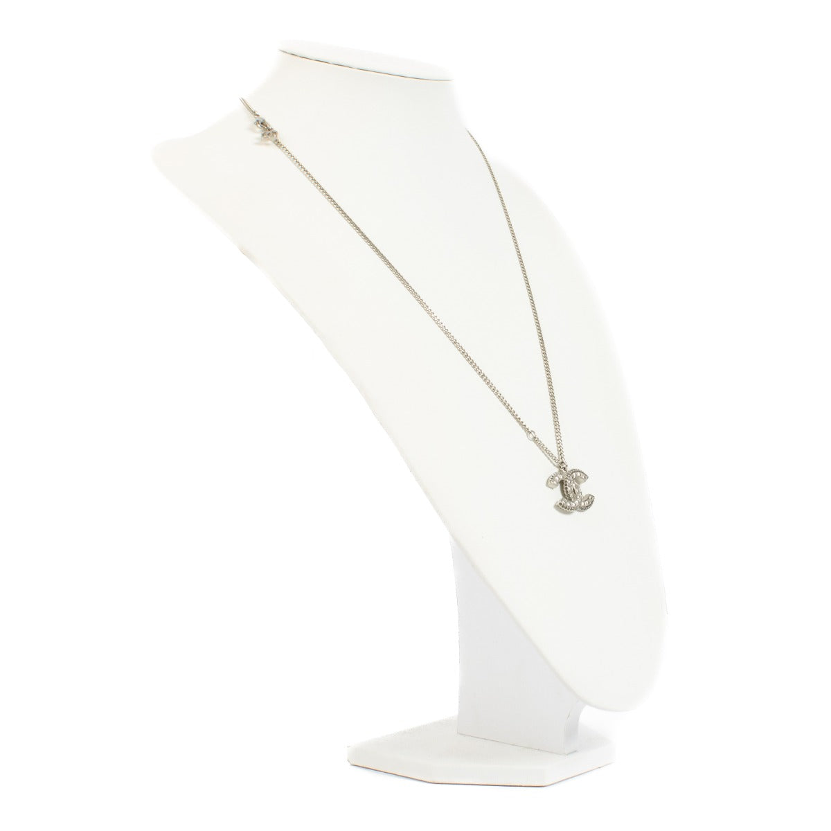 Authentic second hand Chanel Silver Necklace on Labellov.com