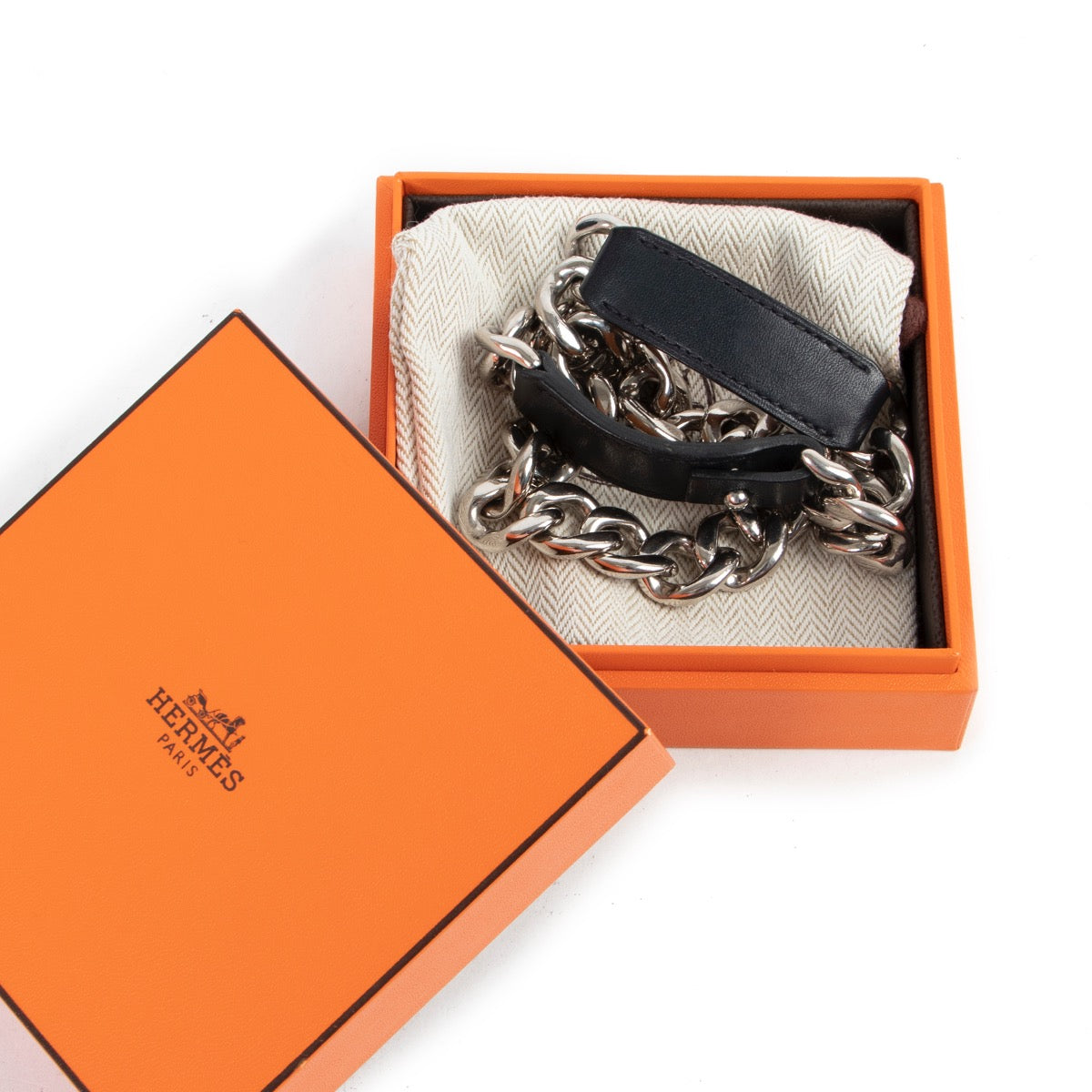 Shops safe online at Labellov in Antwerp second hand 100% authentic. Hermès Silver Mens Bracelet