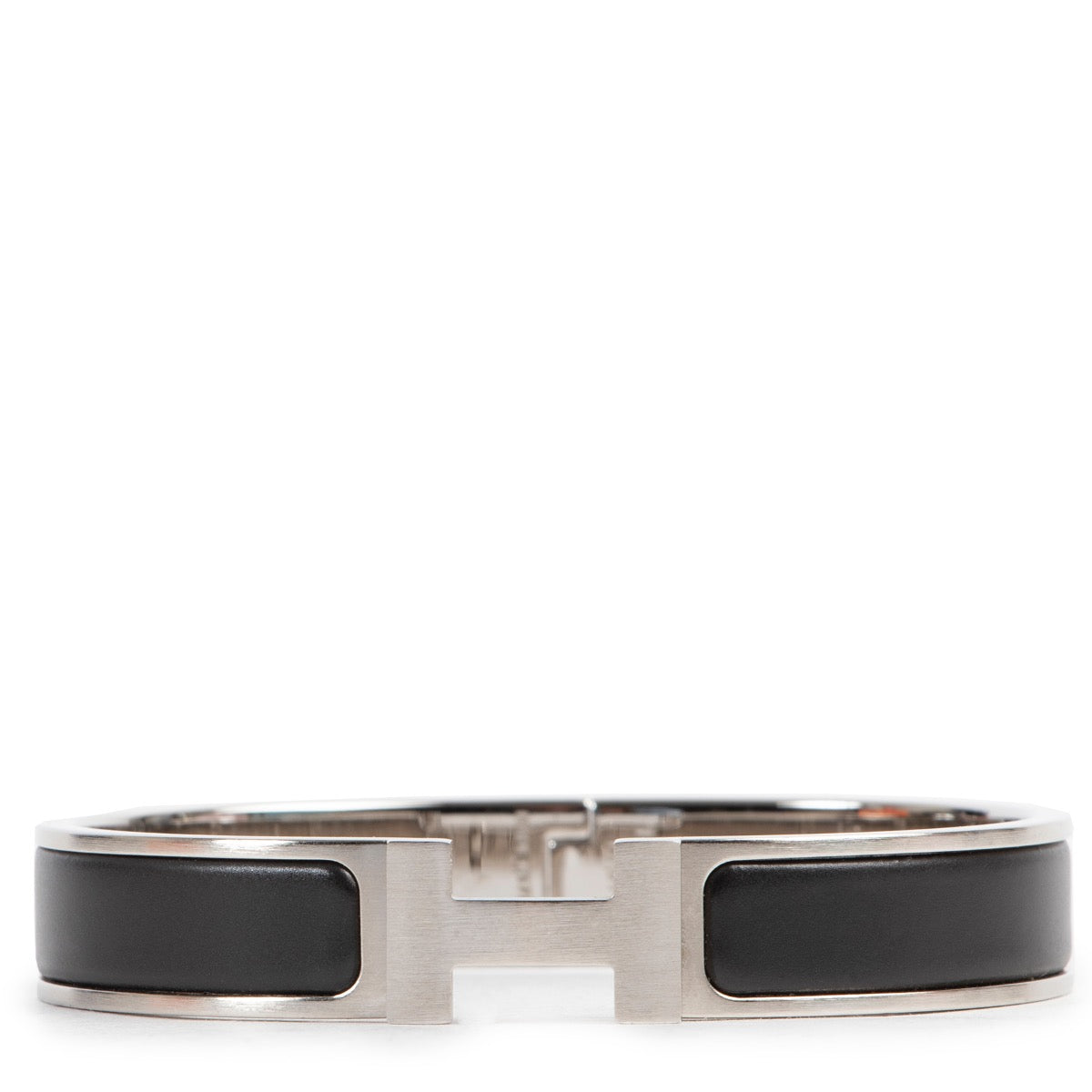 Shop safe online at Labellov in Antwerp 100% authentic second hand Hermès Black Silver Clic H Bracelet - Size GM in excellent condition.