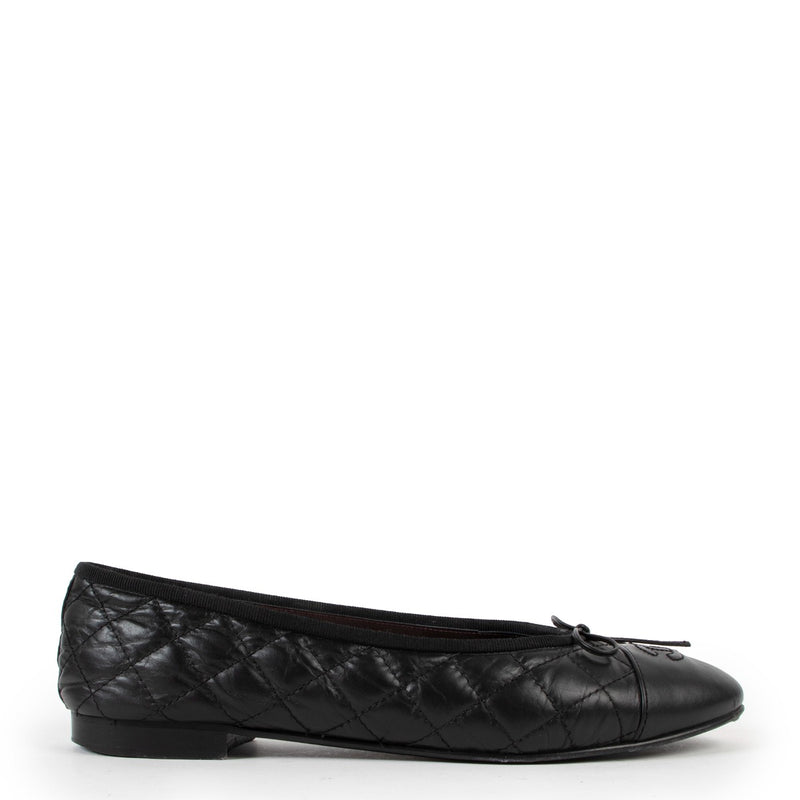 Shop authentic second hand vintage designer Chanel Black CC Quilted Ballet Flats at Labellov