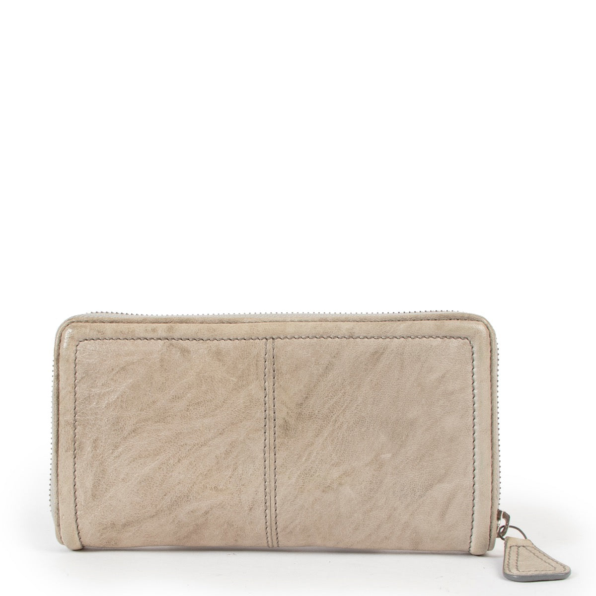 Shop safe online at Labellov in Antwerp this 100% authentic second hand Givenchy Grey Leather Wallet