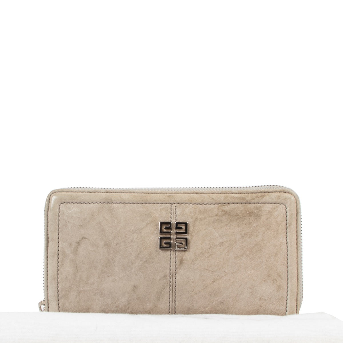 Shop safe online at Labellov in Antwerp this 100% authentic second hand Givenchy Grey Leather Wallet