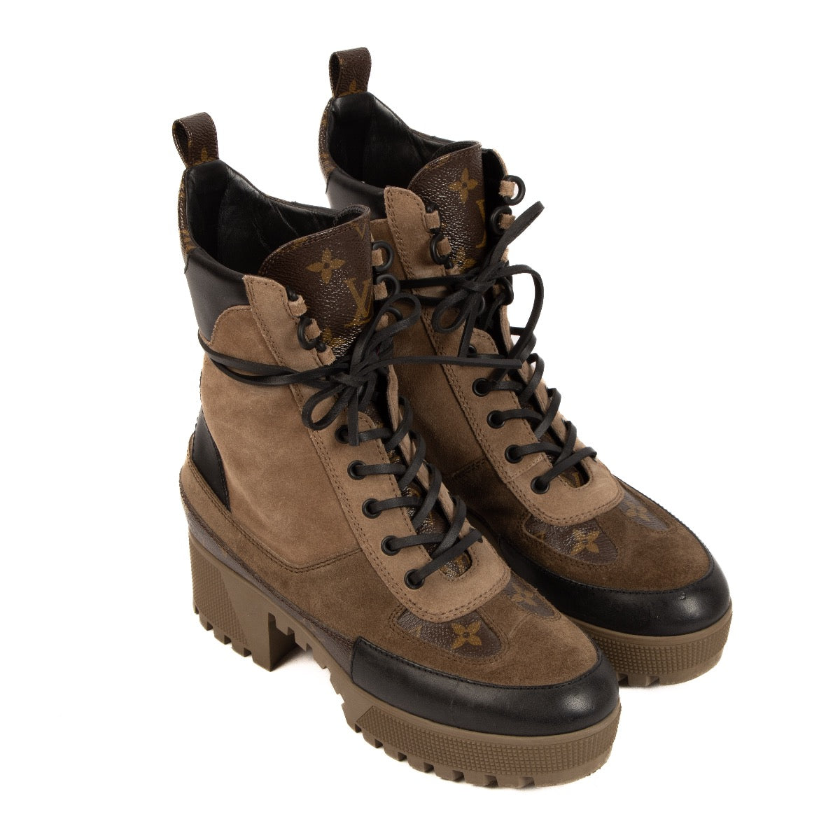 Shop 100% authentic second-hand Louis Vuitton Beige Laureate Desert Boots in size 38,5 on Labellov.com