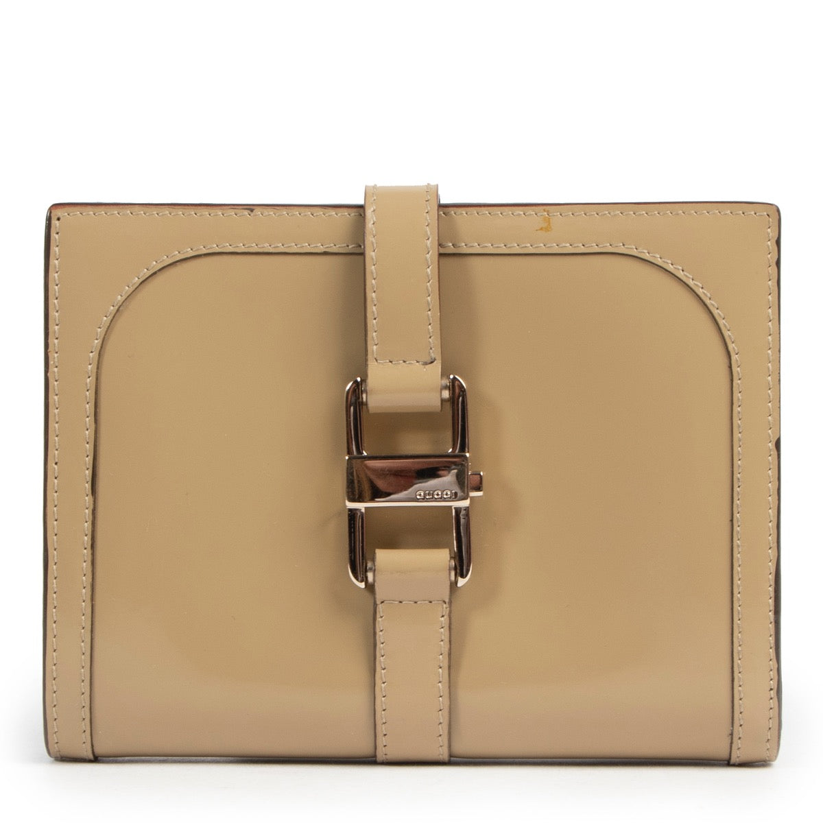 Second hand vintage Gucci wallet in beige.