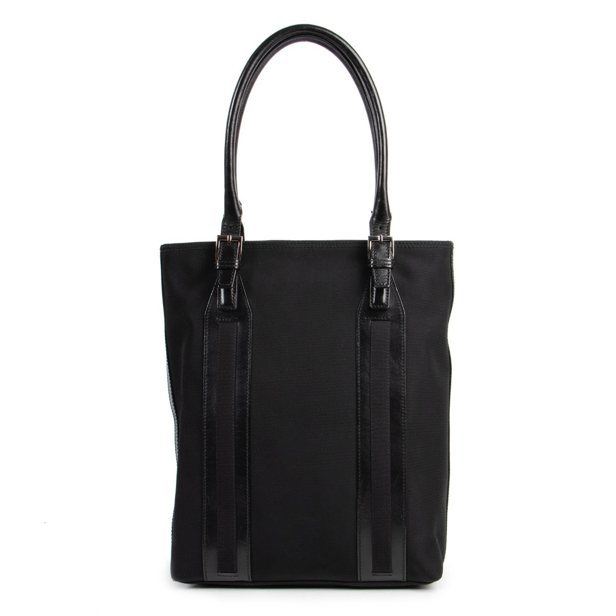 Koop een Gucci nylon zwarte tweedehands tas waar een laptop in past. De perfecte kantoortas.