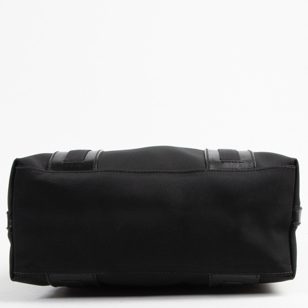 Gucci zwarte nylon tweedehands tas kopen die in zeer goede preloved conditie is.