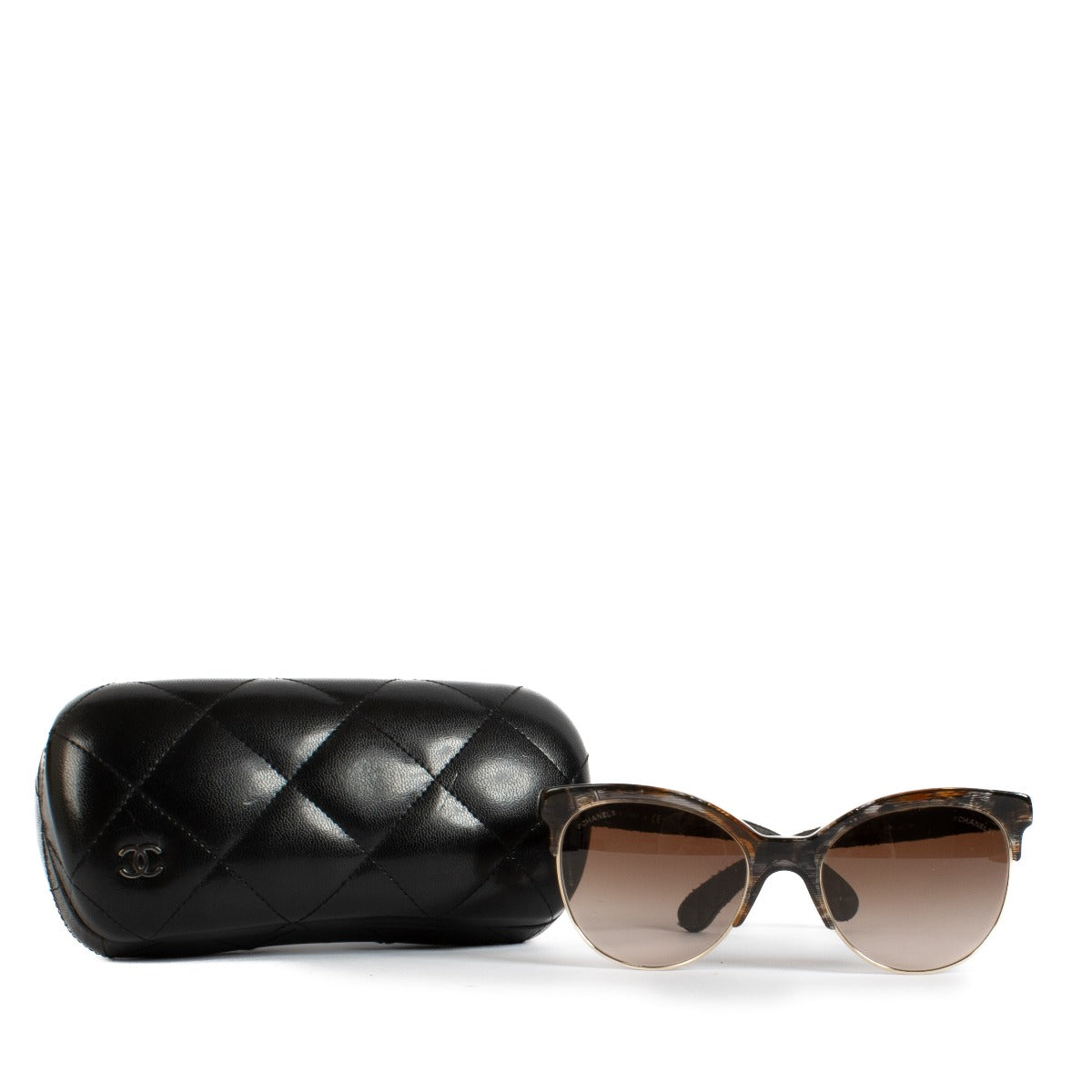 Shop safe online at Labellov in Antwerp, Brussels and Knokke this 100% authentic second hand Chanel Black 5342 Sunglasses