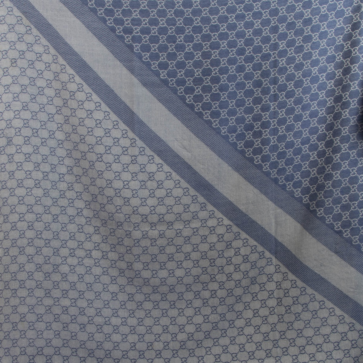 Shop safe online at Labellov in Antwerp, Brussels and Knokke this 100% authentic second hand Gucci Blue Monogram Wool and Silk Scarf