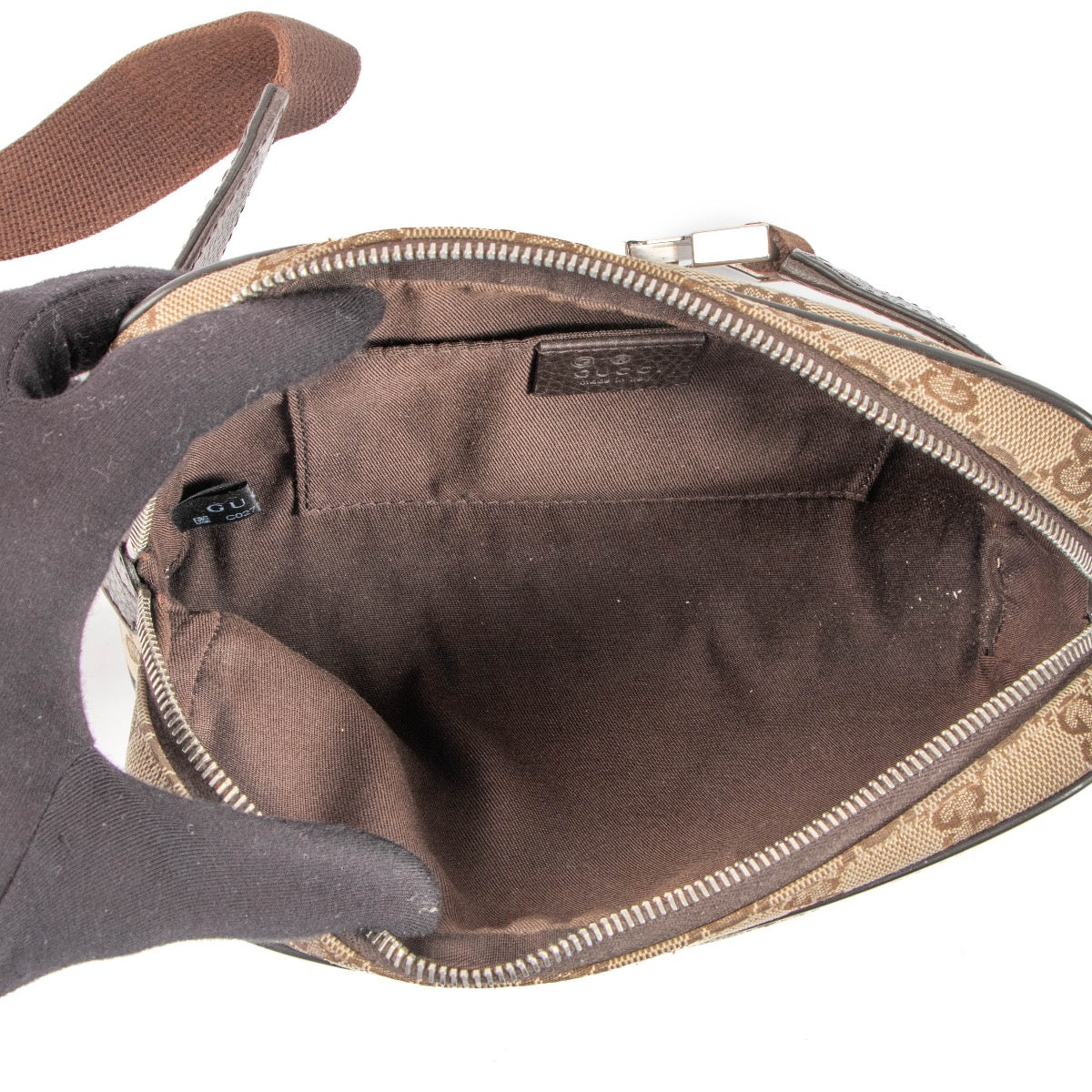 Shop safe online at Labellov in Antwerp, Brussels and Knokke this 100% authentic second hand Gucci Monogram Canvas Belt Bag
