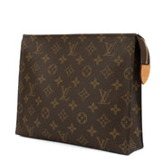 Shop safe online at Labellov in Antwerp, Brussels and Knokke this 100% authentic second hand Louis Vuitton Poche Toilette Monogram Toiletry Bag