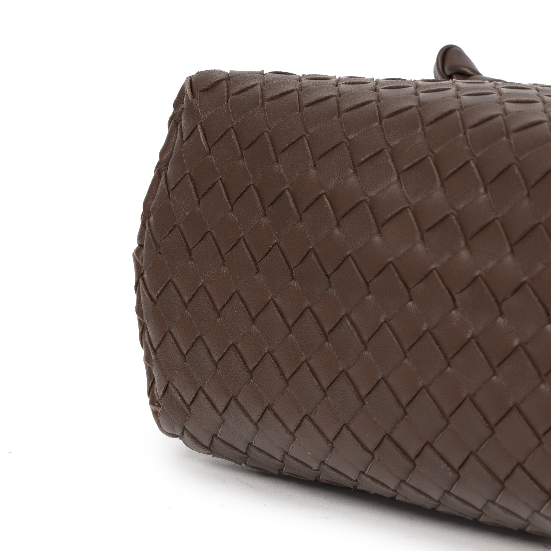 Buy Bottega Veneta Olimpia bags for the right price at LabelLOV Antwerp. Shop safe and secure online at LabelLOV.