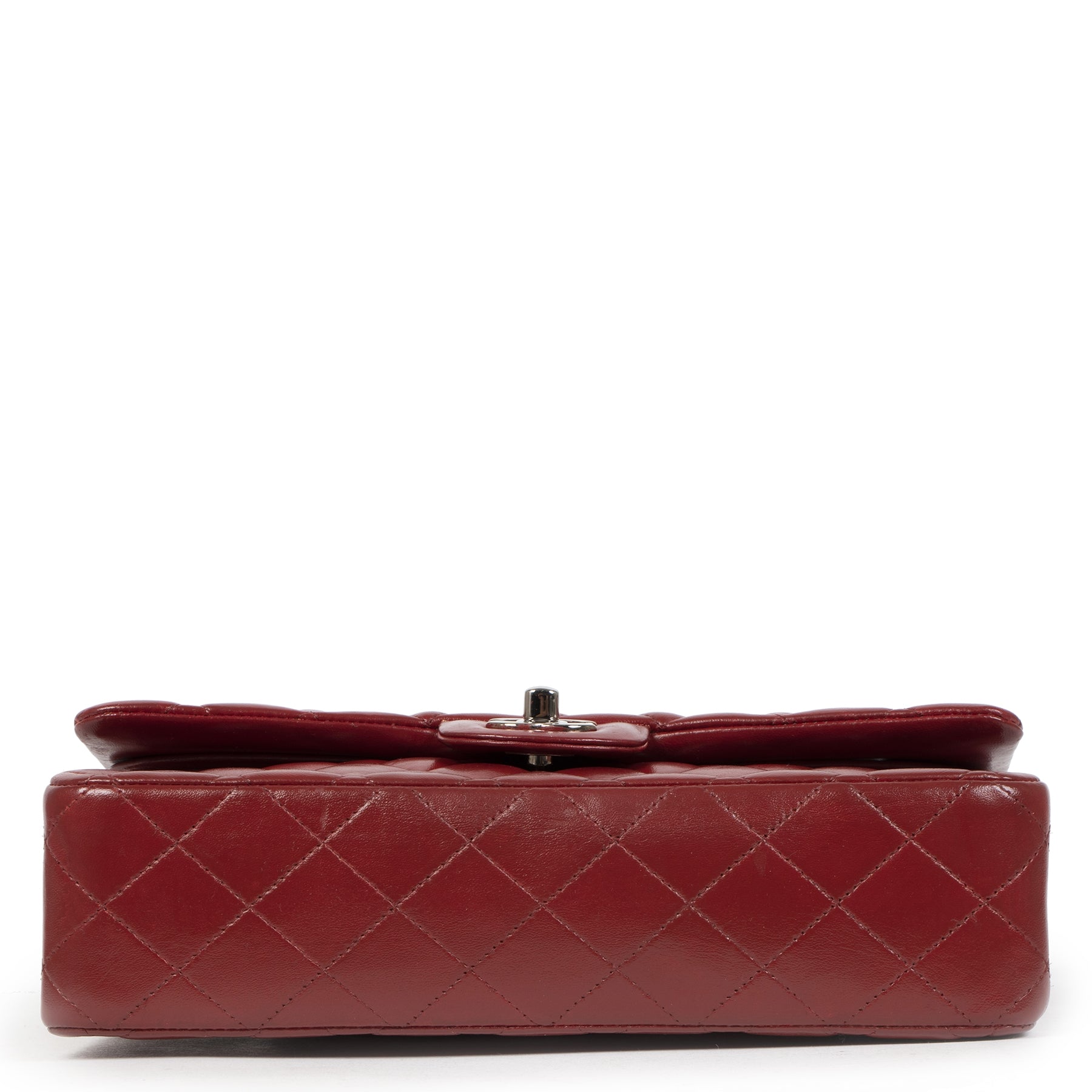 Chanel Medium Classic Flap Bag / repainted kopen en verkopen bij Labellov tweedehands luxe in Antwerpen
